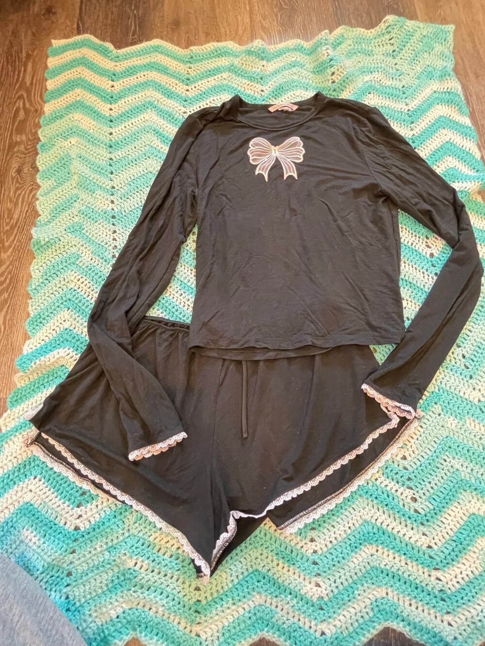 black and light pink victorias secret pajama set